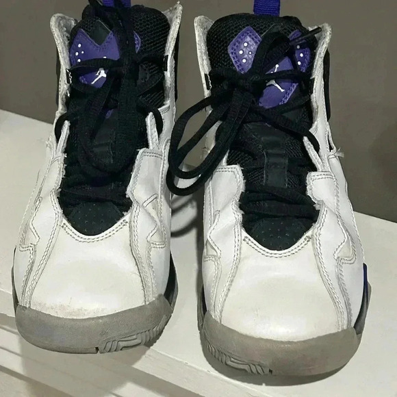 NIKE AIR JORDAN True Flight White/Black/Purple Sneakers Size 4.5Y - Picture 6 of 9